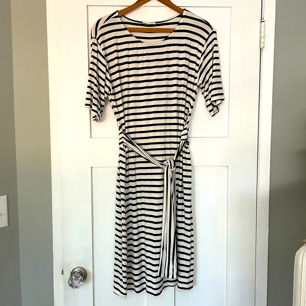 Les Amis French cute striped summer stretchy travel dress.  Size medium